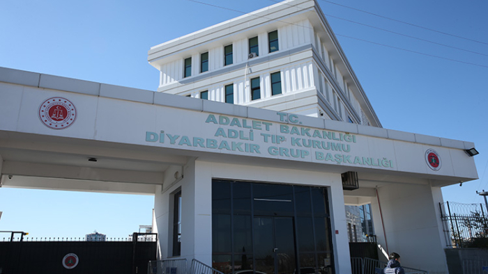 Diyarbakır’da 13 Yaşındaki Çocuk Balkondan Düşerek Hayatını Kaybetti